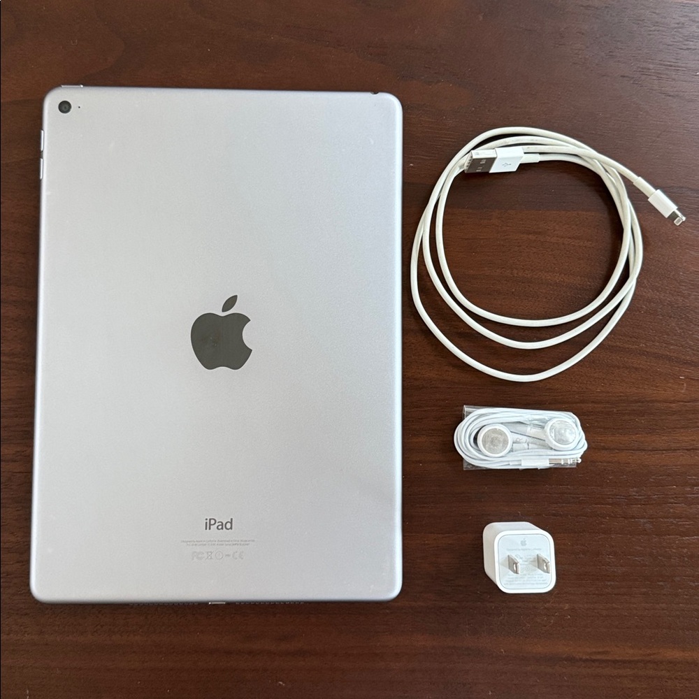 Apple iPad 128GB Air2 A1566 DMPSK3G2G5W1 + A1385 Power Adapter Charge Cable EUC - Picture 5 of 12